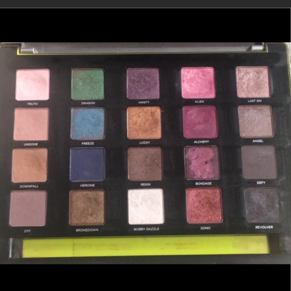 Urban Decay Vice 3 Eyeshadow Palette